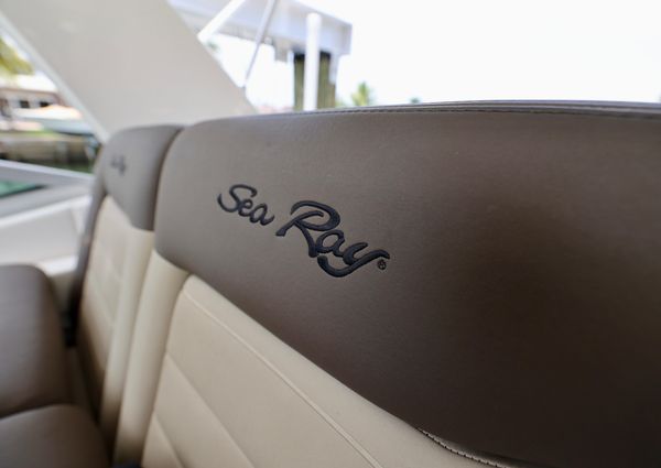 Sea Ray 330 Sundancer image