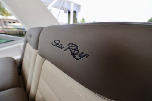 Sea Ray 330 Sundancer image