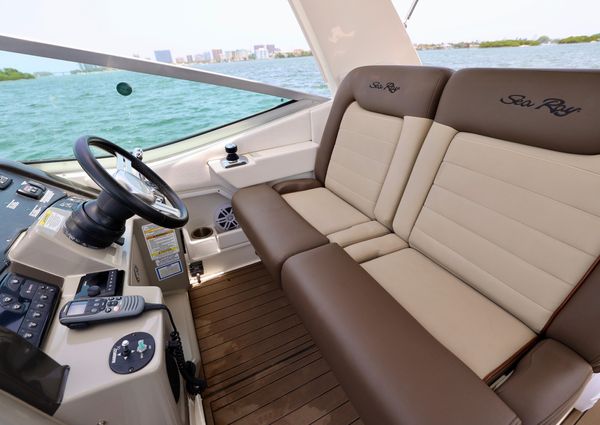 Sea Ray 330 Sundancer image