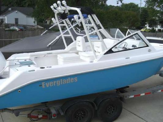 Everglades 230DC - main image