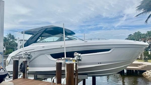 Cruisers Yachts 34 GLS Outboard 