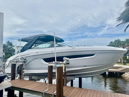 Cruisers Yachts 34 GLS Outboard image