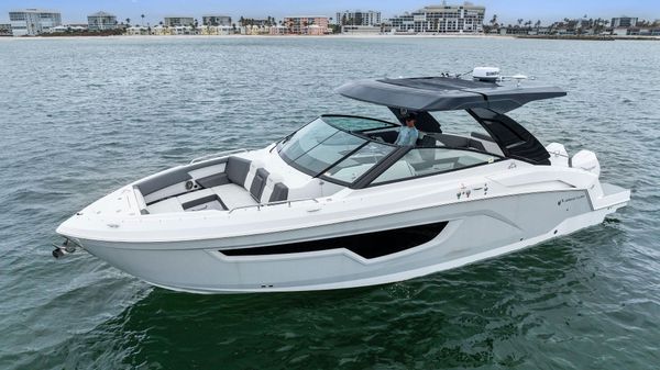 Cruisers Yachts 34 GLS Outboard 