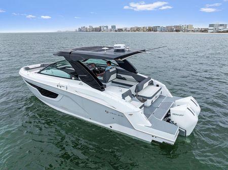 Cruisers Yachts 34 GLS Outboard image