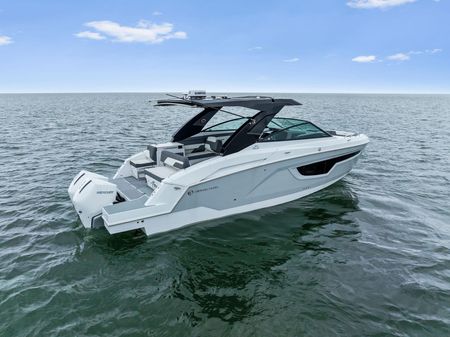 Cruisers Yachts 34 GLS Outboard image