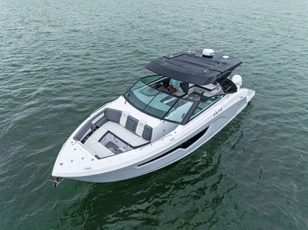 Cruisers Yachts 34 GLS Outboard image