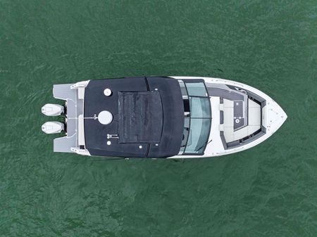 Cruisers Yachts 34 GLS Outboard image