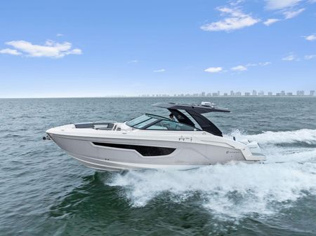 Cruisers Yachts 34 GLS Outboard image