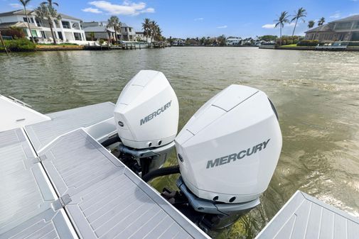 Cruisers Yachts 34 GLS Outboard image