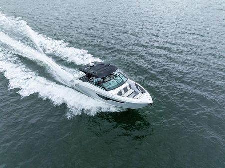 Cruisers Yachts 34 GLS Outboard image