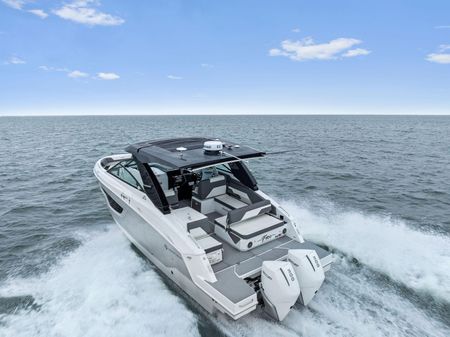 Cruisers Yachts 34 GLS Outboard image