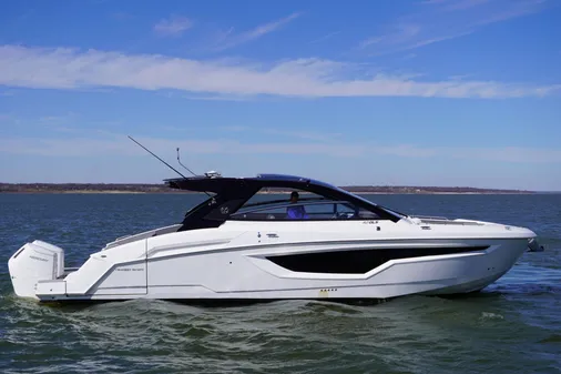 Cruisers Yachts 42 GLS OB image