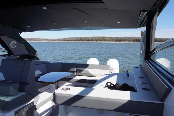 Cruisers-yachts 42-GLS-OB image