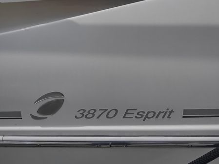 Cruisers Yachts 3870 Esprit image