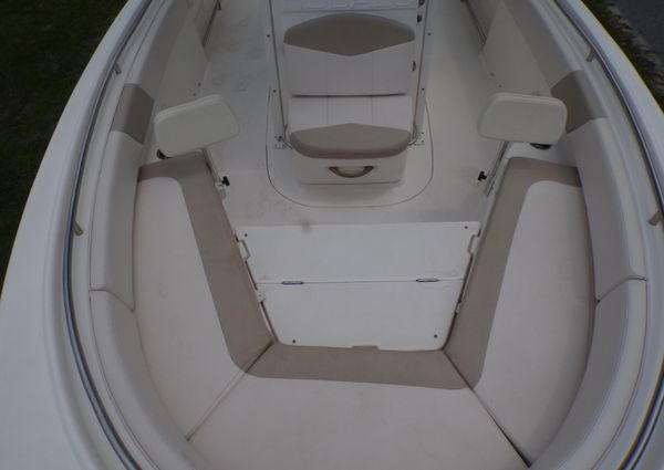 Robalo 2420-CENTER-CONSOLE image