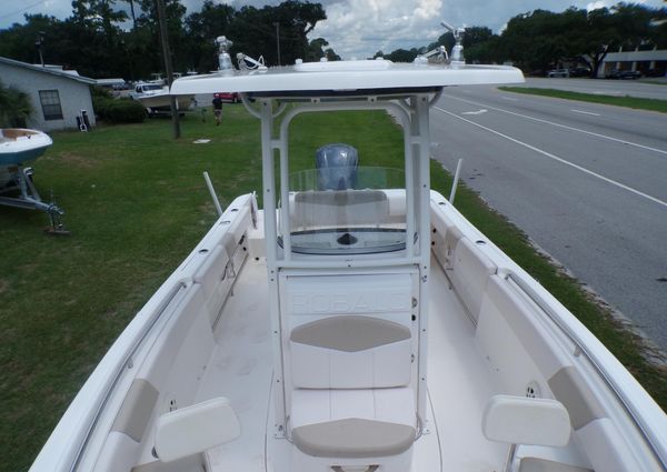 Robalo 2420-CENTER-CONSOLE image