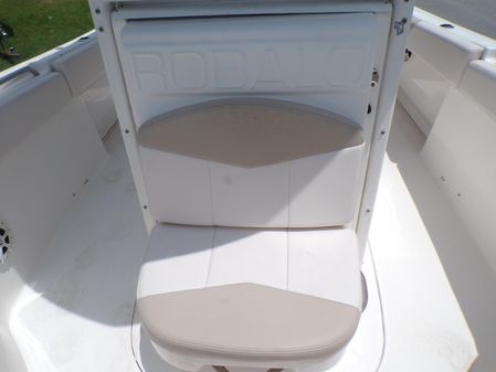 Robalo 2420-CENTER-CONSOLE image