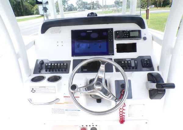 Robalo 2420-CENTER-CONSOLE image