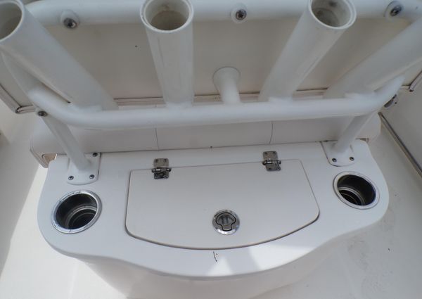 Robalo 2420-CENTER-CONSOLE image