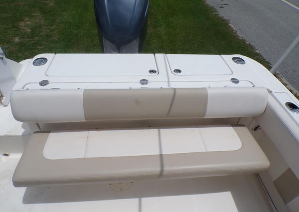 Robalo 2420-CENTER-CONSOLE image