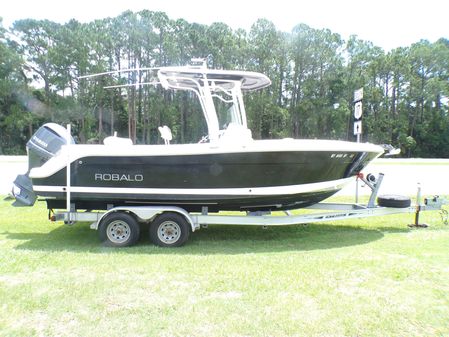 Robalo 2420-CENTER-CONSOLE image