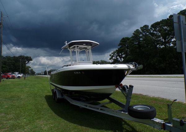 Robalo 2420-CENTER-CONSOLE image