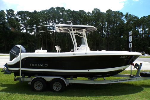 Robalo 2420-CENTER-CONSOLE image