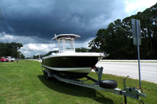 Robalo 2420-CENTER-CONSOLE image