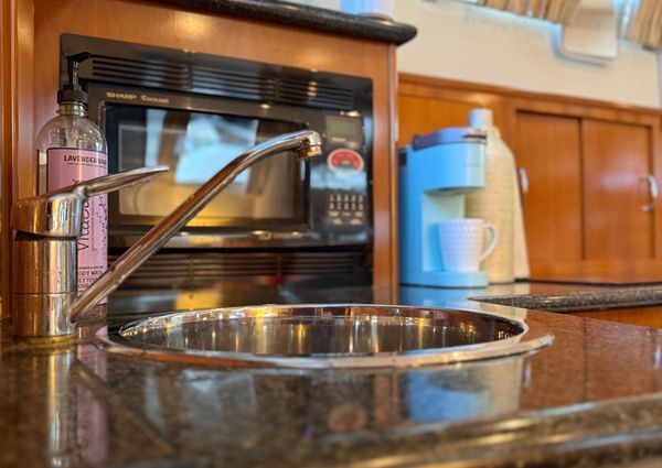 Carver 41 Cockpit Motor Yacht image