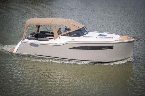 Maxima 920-RETRO-CABIN-CRUISER-BOAT image