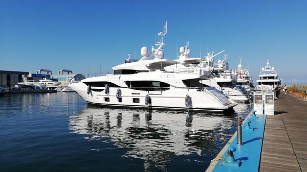 Benetti Delfino 95