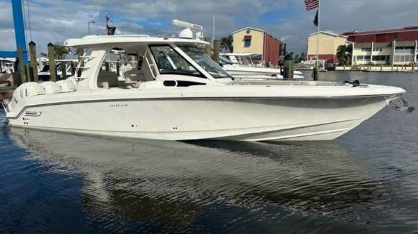 Boston Whaler 350 Realm