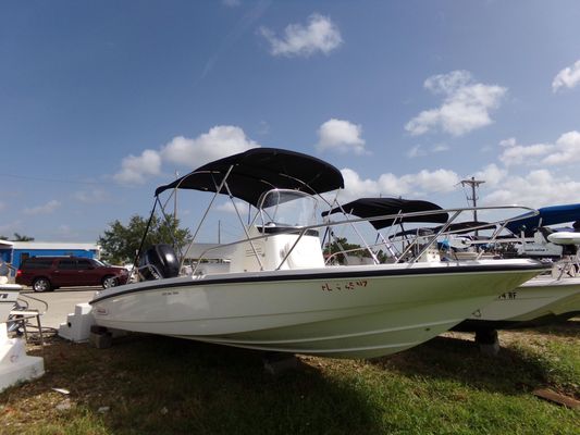 Boston Whaler 200 Dauntless - main image