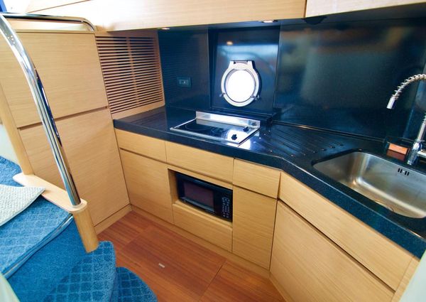 Azimut Flybridge image