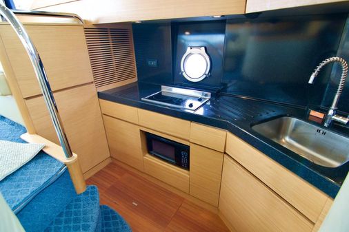 Azimut Flybridge image