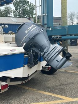 Robalo R200 Center Console image