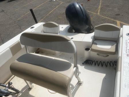 Robalo R200 Center Console image