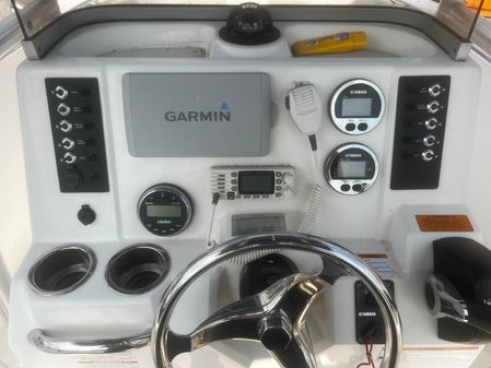 Robalo R200 Center Console image