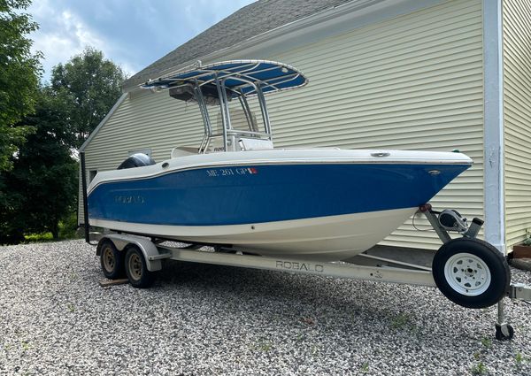 Robalo R200 Center Console image