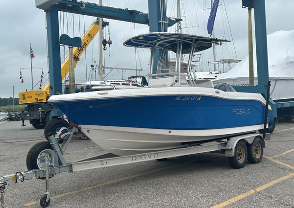 Robalo R200 Center Console image