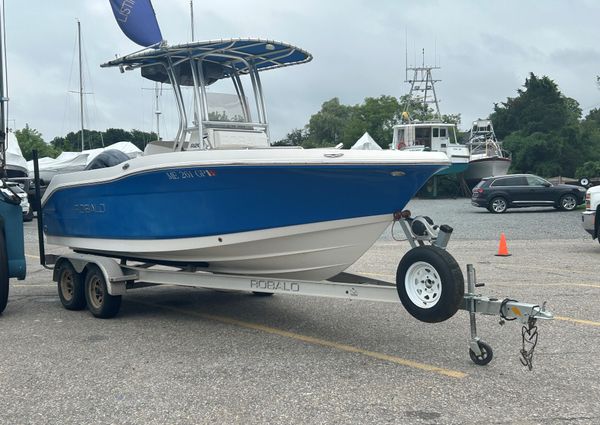 Robalo R200 Center Console image