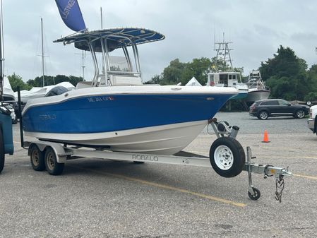 Robalo R200 Center Console image