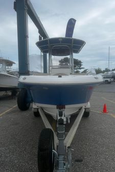 Robalo R200 Center Console image