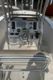 Robalo R200 Center Console image