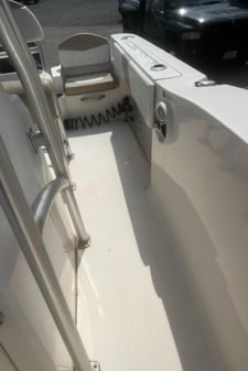 Robalo R200 Center Console image