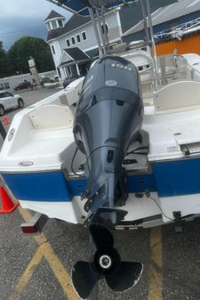 Robalo R200 Center Console image