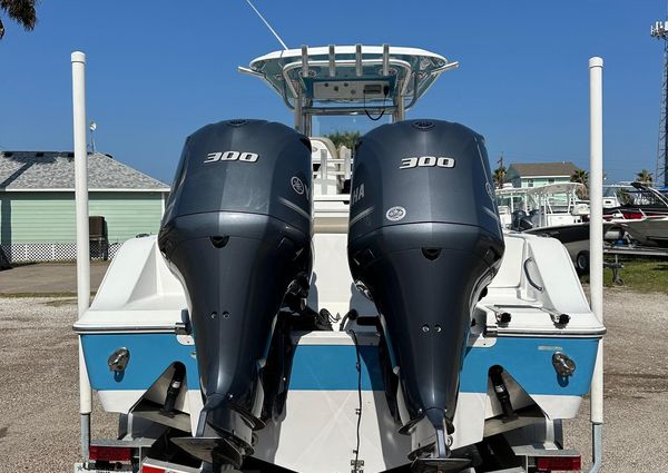 Sportsman Open 282 Center Console image