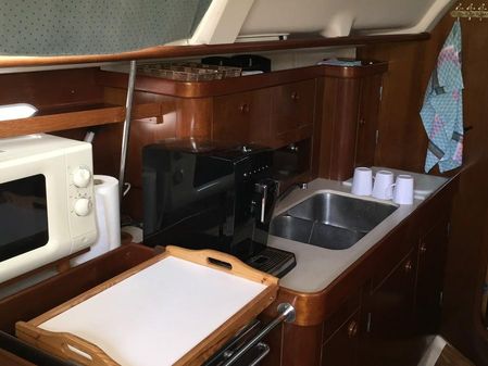 Beneteau Oceanis 351 image