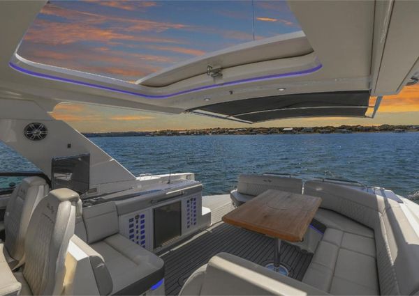 Sea Ray 400 SLX image