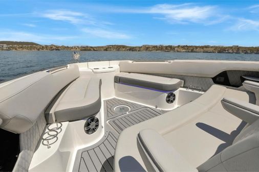 Sea Ray 400 SLX image